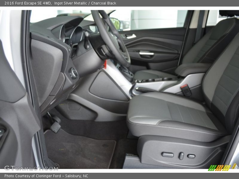 Ingot Silver Metallic / Charcoal Black 2016 Ford Escape SE 4WD