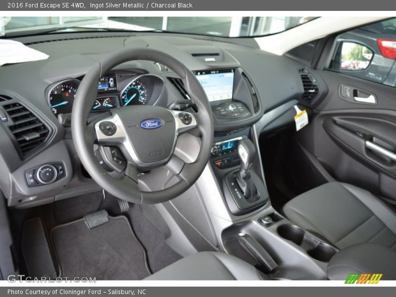 Ingot Silver Metallic / Charcoal Black 2016 Ford Escape SE 4WD