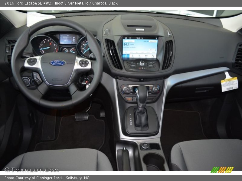 Ingot Silver Metallic / Charcoal Black 2016 Ford Escape SE 4WD