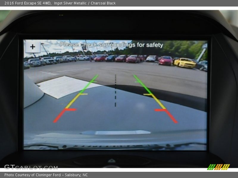 Ingot Silver Metallic / Charcoal Black 2016 Ford Escape SE 4WD