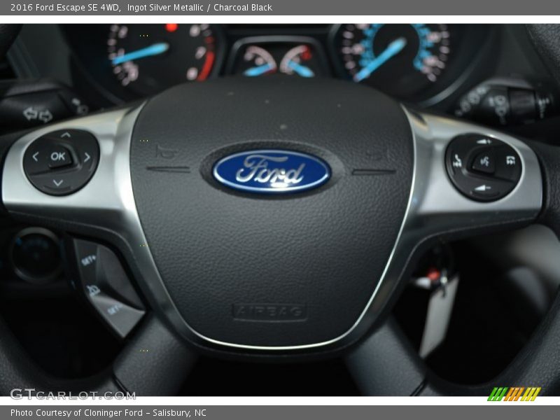 Ingot Silver Metallic / Charcoal Black 2016 Ford Escape SE 4WD