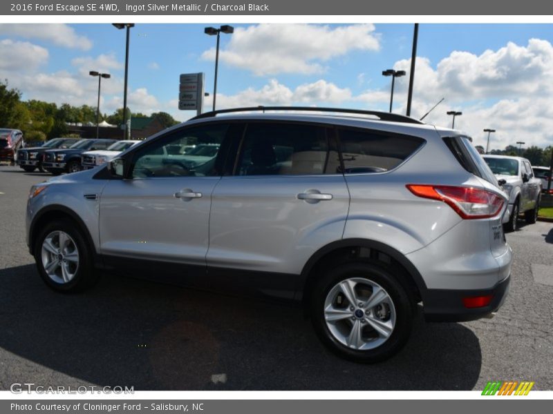 Ingot Silver Metallic / Charcoal Black 2016 Ford Escape SE 4WD
