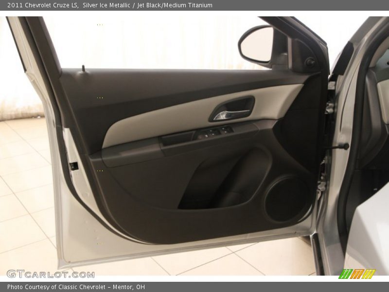 Silver Ice Metallic / Jet Black/Medium Titanium 2011 Chevrolet Cruze LS