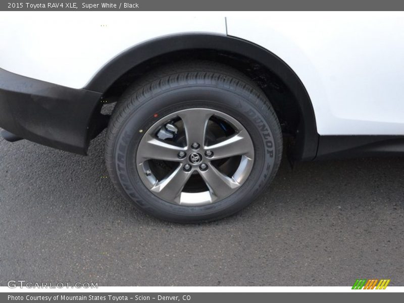 Super White / Black 2015 Toyota RAV4 XLE