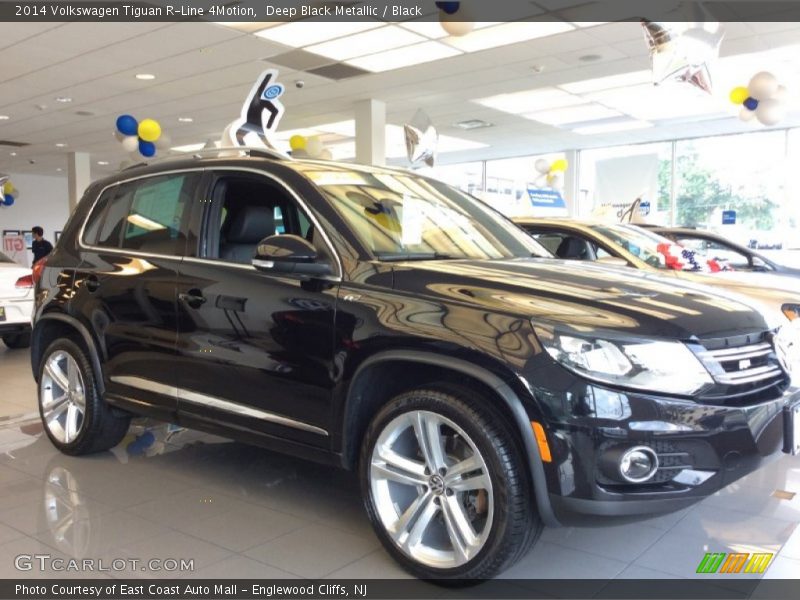 Front 3/4 View of 2014 Tiguan R-Line 4Motion