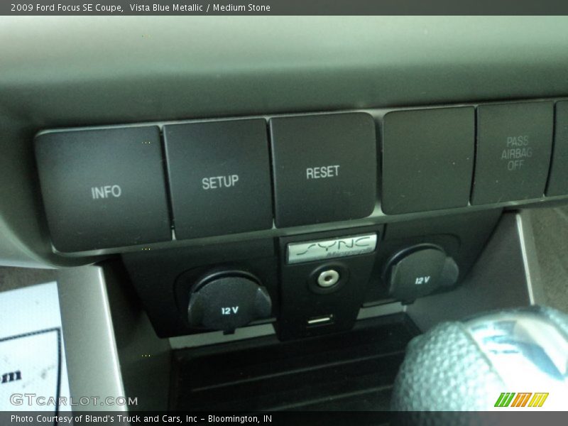 Vista Blue Metallic / Medium Stone 2009 Ford Focus SE Coupe