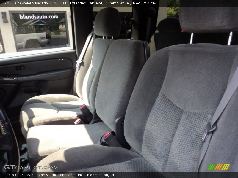 Summit White / Medium Gray 2005 Chevrolet Silverado 2500HD LS Extended Cab 4x4