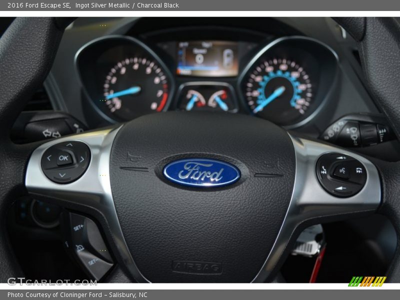 Ingot Silver Metallic / Charcoal Black 2016 Ford Escape SE