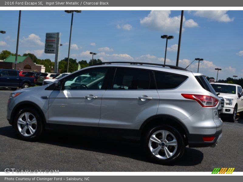 Ingot Silver Metallic / Charcoal Black 2016 Ford Escape SE