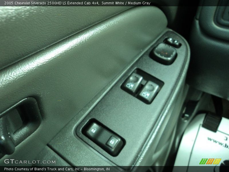 Summit White / Medium Gray 2005 Chevrolet Silverado 2500HD LS Extended Cab 4x4