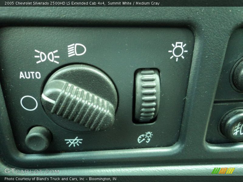 Summit White / Medium Gray 2005 Chevrolet Silverado 2500HD LS Extended Cab 4x4