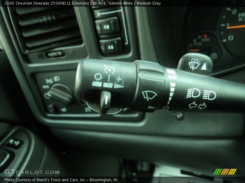 Summit White / Medium Gray 2005 Chevrolet Silverado 2500HD LS Extended Cab 4x4