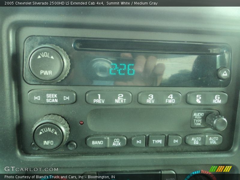 Summit White / Medium Gray 2005 Chevrolet Silverado 2500HD LS Extended Cab 4x4