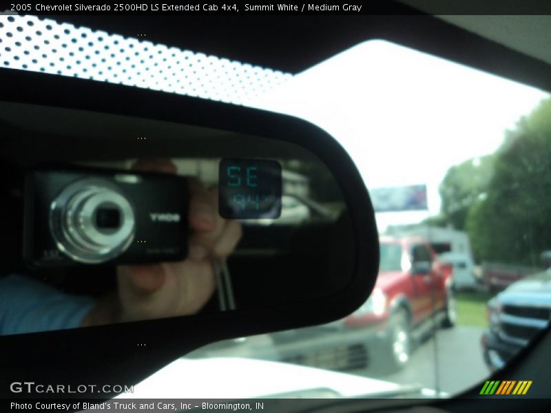 Summit White / Medium Gray 2005 Chevrolet Silverado 2500HD LS Extended Cab 4x4