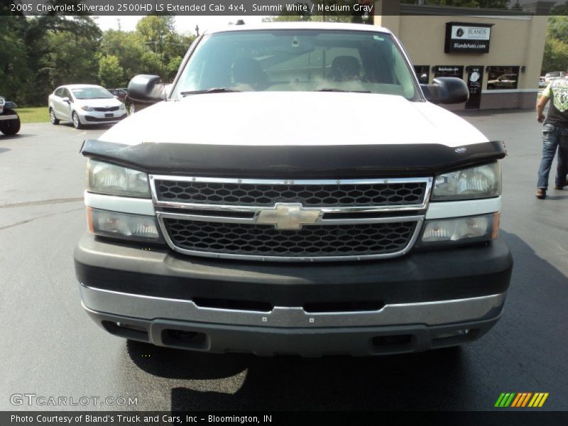 Summit White / Medium Gray 2005 Chevrolet Silverado 2500HD LS Extended Cab 4x4