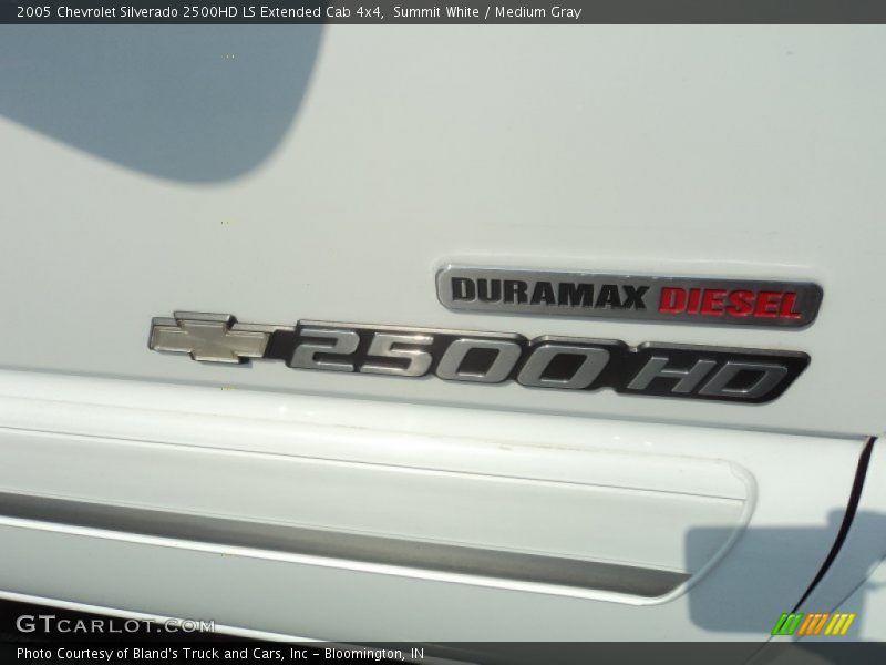 Summit White / Medium Gray 2005 Chevrolet Silverado 2500HD LS Extended Cab 4x4
