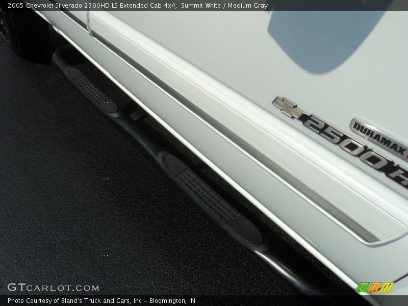 Summit White / Medium Gray 2005 Chevrolet Silverado 2500HD LS Extended Cab 4x4