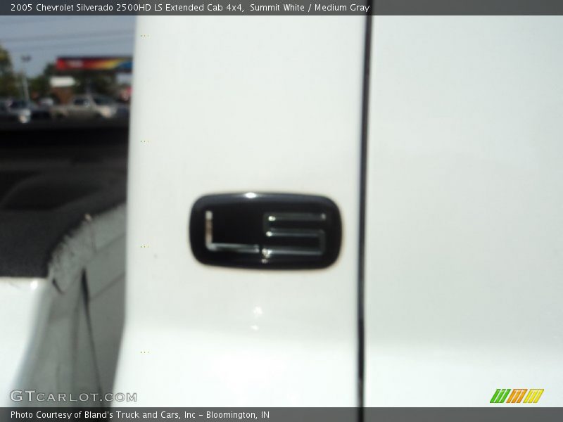 Summit White / Medium Gray 2005 Chevrolet Silverado 2500HD LS Extended Cab 4x4
