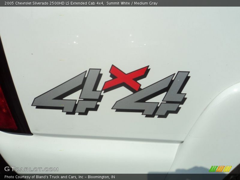 Summit White / Medium Gray 2005 Chevrolet Silverado 2500HD LS Extended Cab 4x4