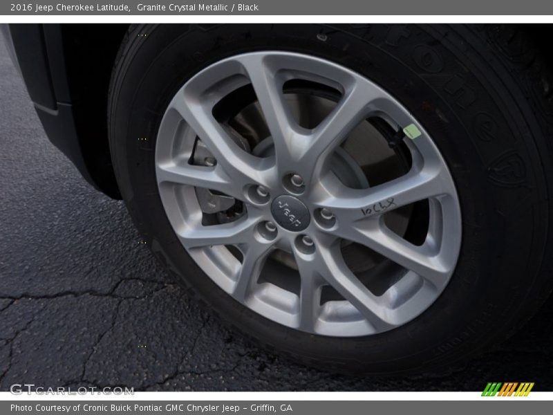 Granite Crystal Metallic / Black 2016 Jeep Cherokee Latitude
