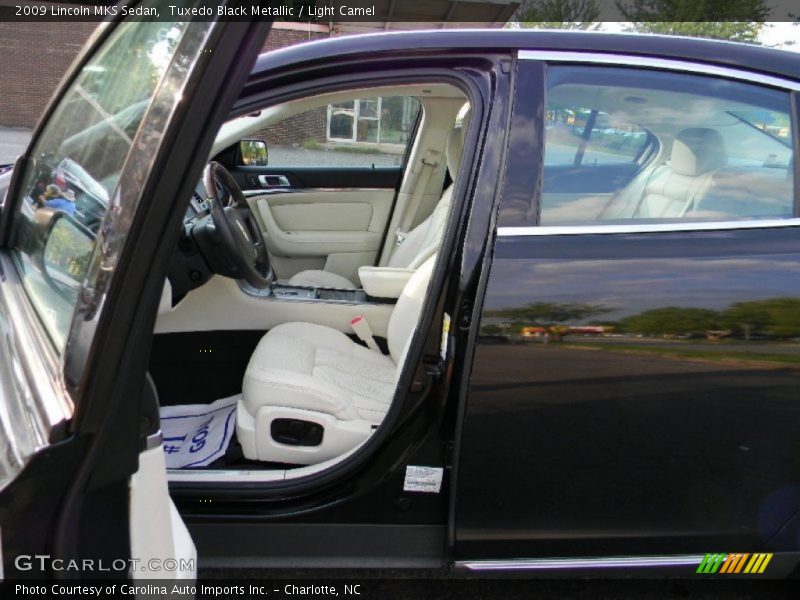 Tuxedo Black Metallic / Light Camel 2009 Lincoln MKS Sedan