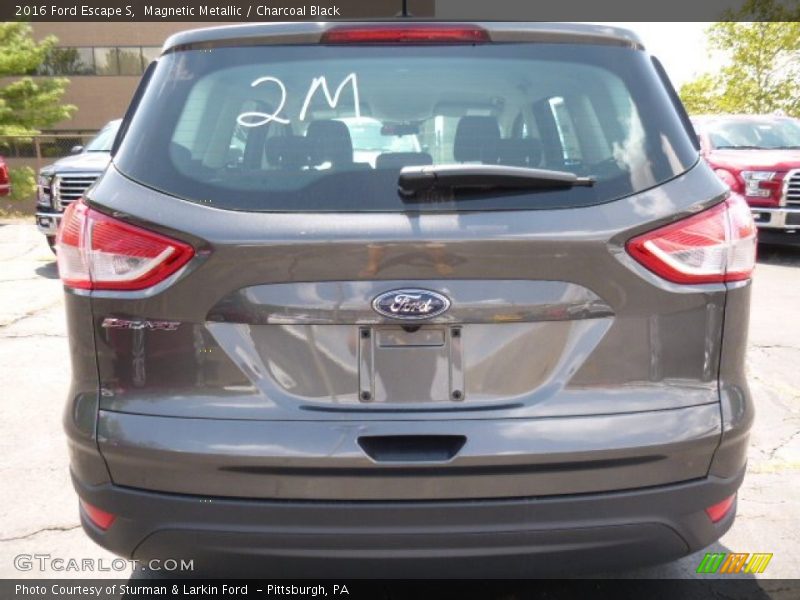 Magnetic Metallic / Charcoal Black 2016 Ford Escape S