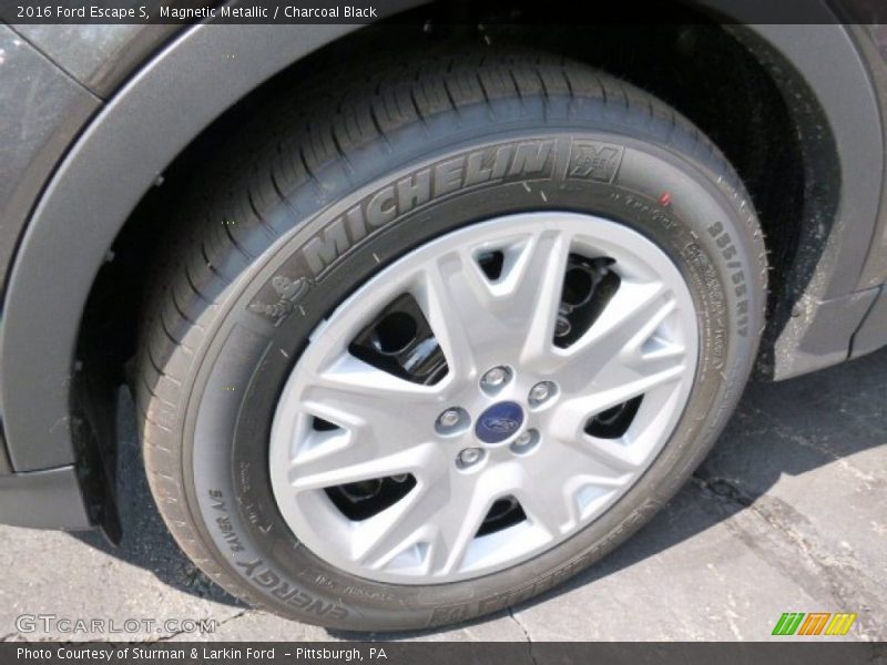 Magnetic Metallic / Charcoal Black 2016 Ford Escape S