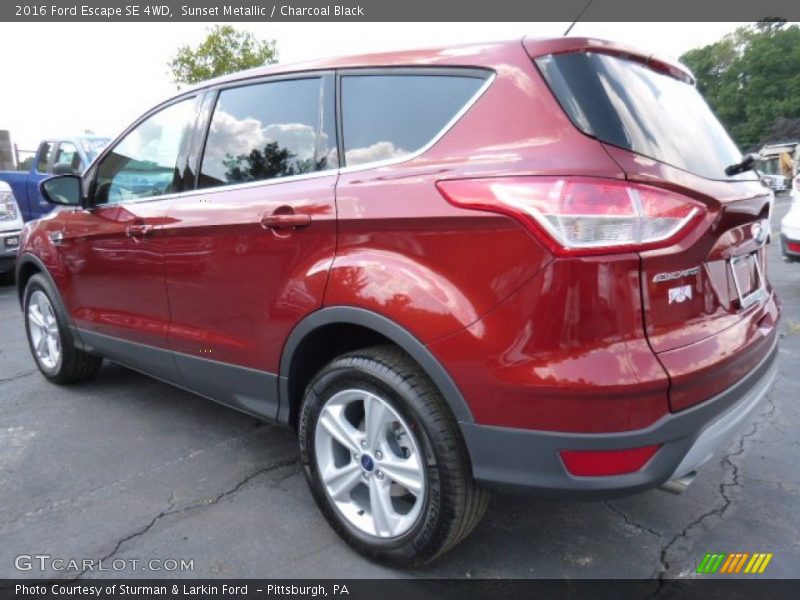 Sunset Metallic / Charcoal Black 2016 Ford Escape SE 4WD