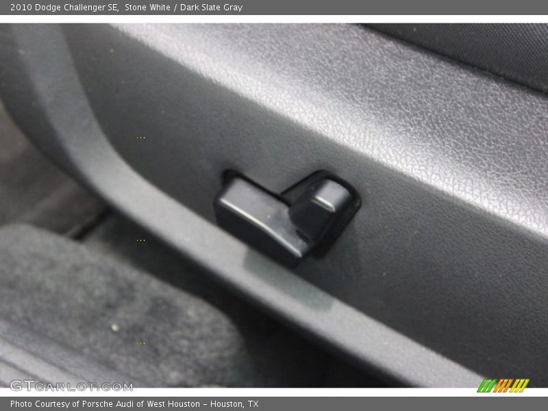 Stone White / Dark Slate Gray 2010 Dodge Challenger SE