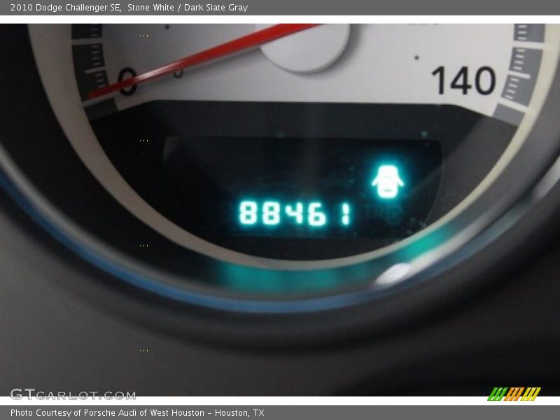 Stone White / Dark Slate Gray 2010 Dodge Challenger SE