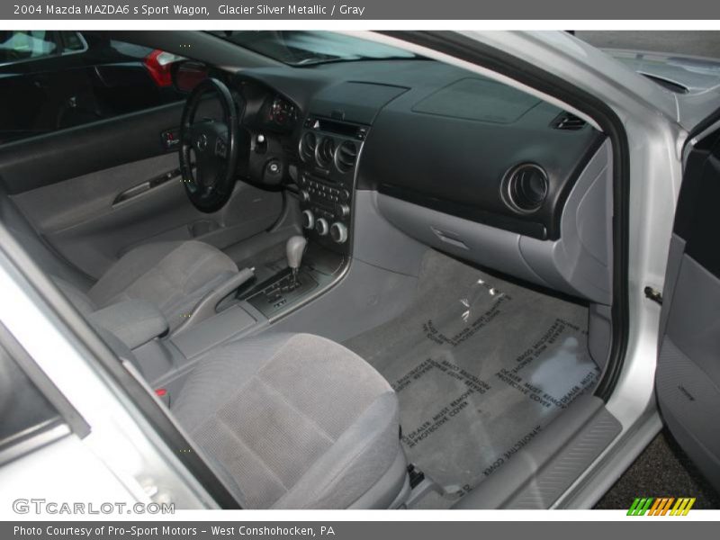 Dashboard of 2004 MAZDA6 s Sport Wagon