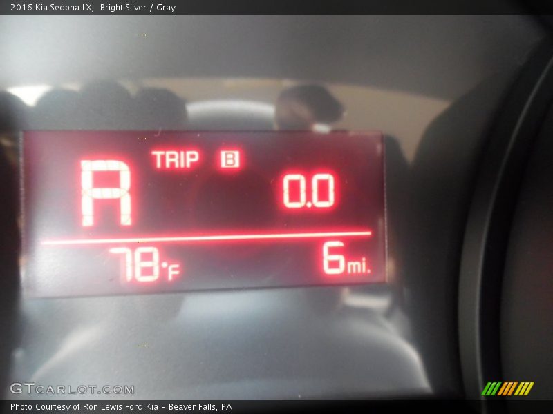Bright Silver / Gray 2016 Kia Sedona LX