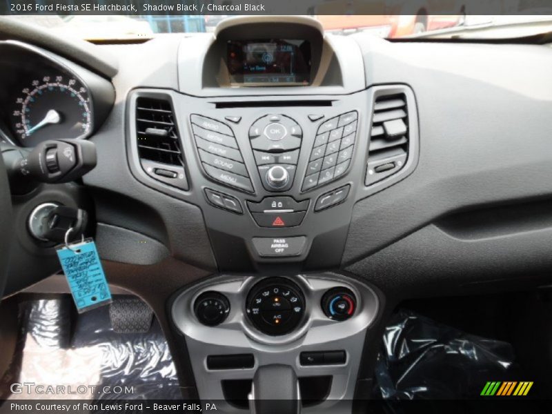 Shadow Black / Charcoal Black 2016 Ford Fiesta SE Hatchback