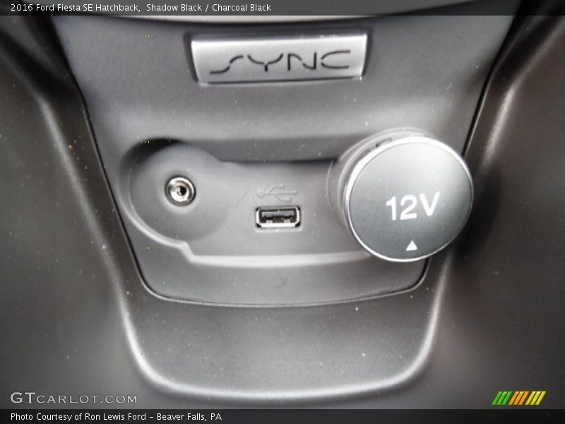 Shadow Black / Charcoal Black 2016 Ford Fiesta SE Hatchback