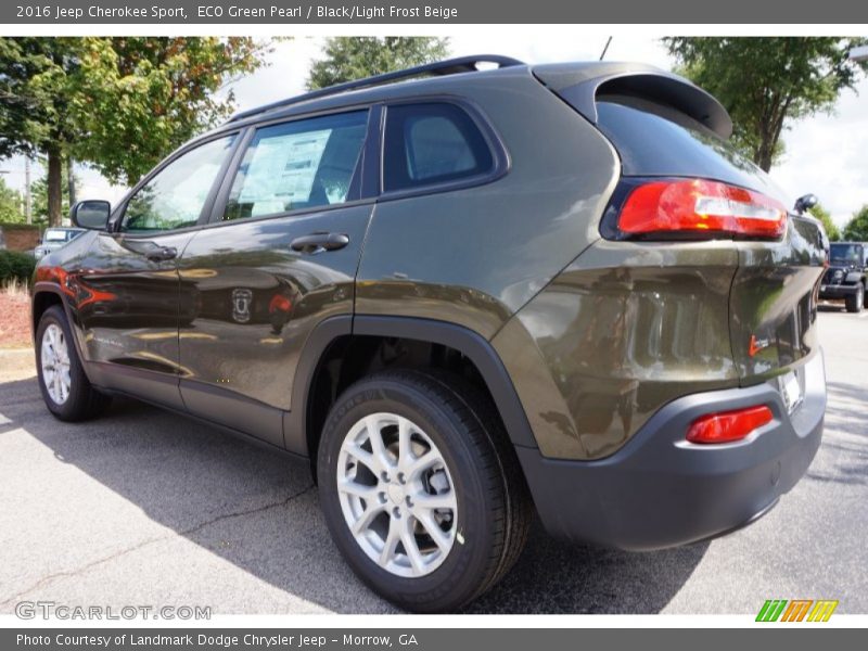 ECO Green Pearl / Black/Light Frost Beige 2016 Jeep Cherokee Sport