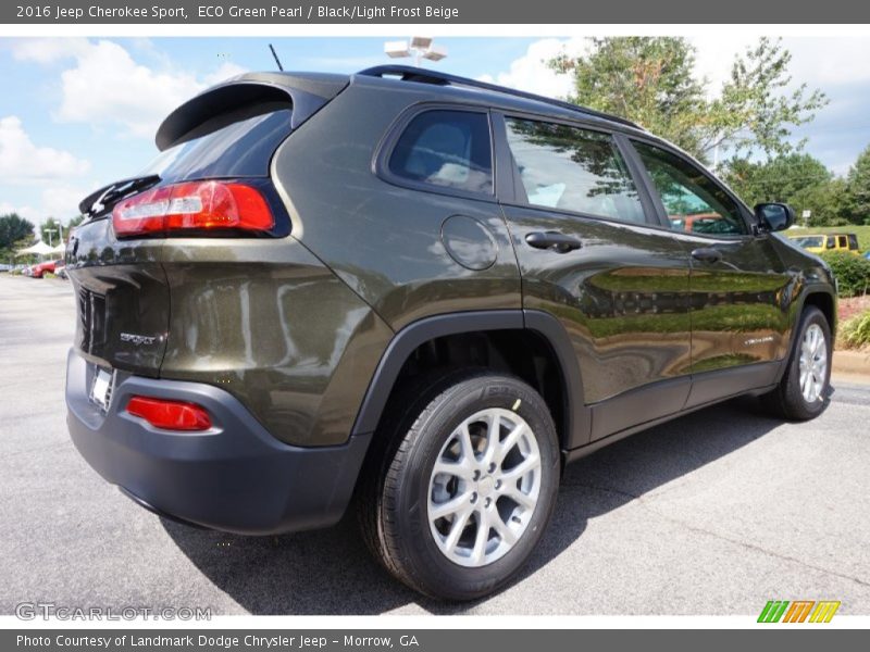 ECO Green Pearl / Black/Light Frost Beige 2016 Jeep Cherokee Sport