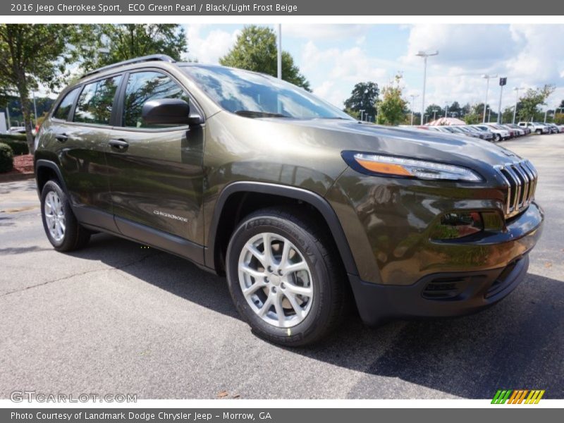 Front 3/4 View of 2016 Cherokee Sport