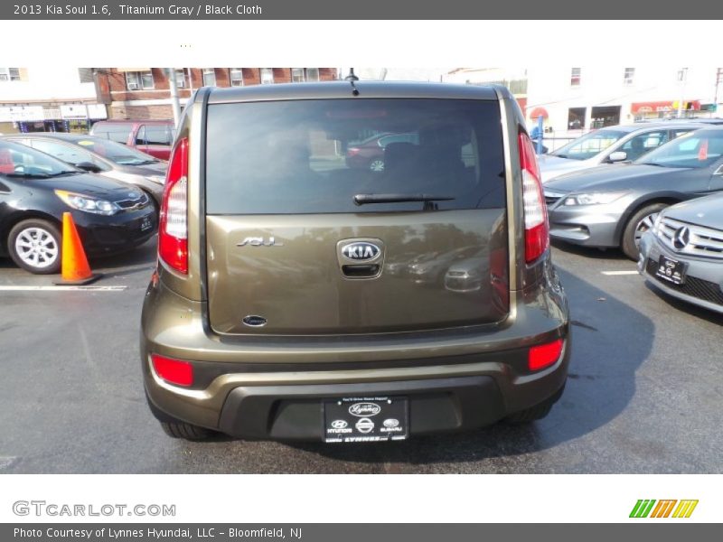 Titanium Gray / Black Cloth 2013 Kia Soul 1.6