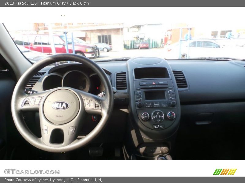 Titanium Gray / Black Cloth 2013 Kia Soul 1.6