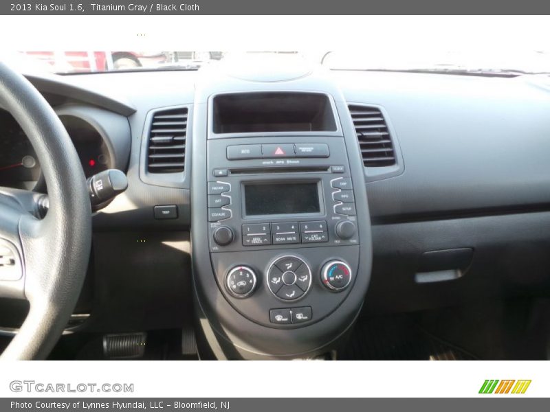 Titanium Gray / Black Cloth 2013 Kia Soul 1.6