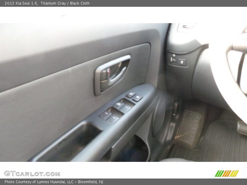 Titanium Gray / Black Cloth 2013 Kia Soul 1.6