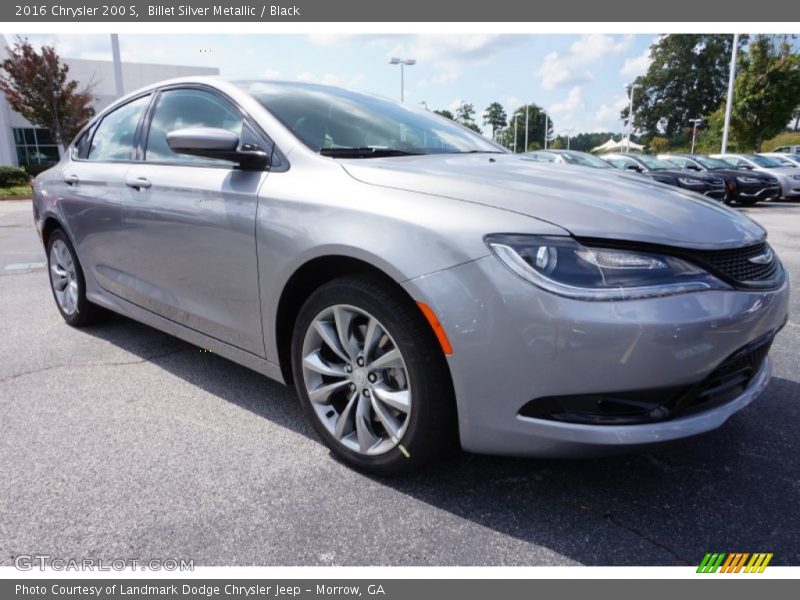 Front 3/4 View of 2016 200 S