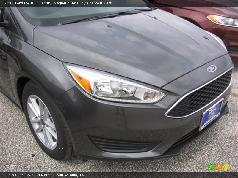 Magnetic Metallic / Charcoal Black 2015 Ford Focus SE Sedan