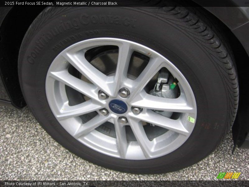 Magnetic Metallic / Charcoal Black 2015 Ford Focus SE Sedan