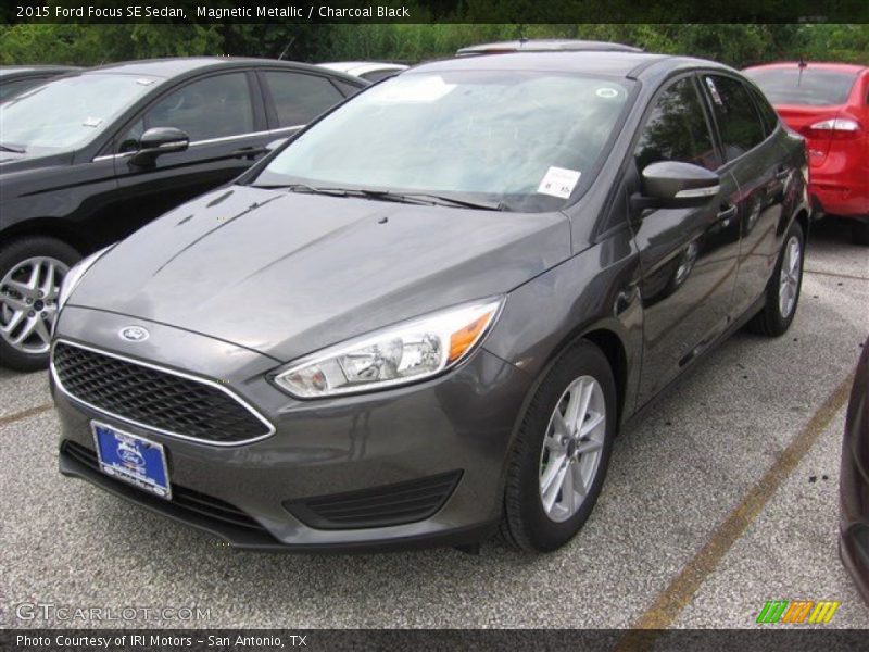 Magnetic Metallic / Charcoal Black 2015 Ford Focus SE Sedan