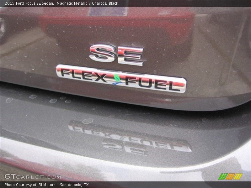 Magnetic Metallic / Charcoal Black 2015 Ford Focus SE Sedan
