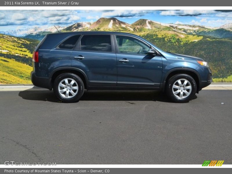 Titanium Silver / Gray 2011 Kia Sorento LX