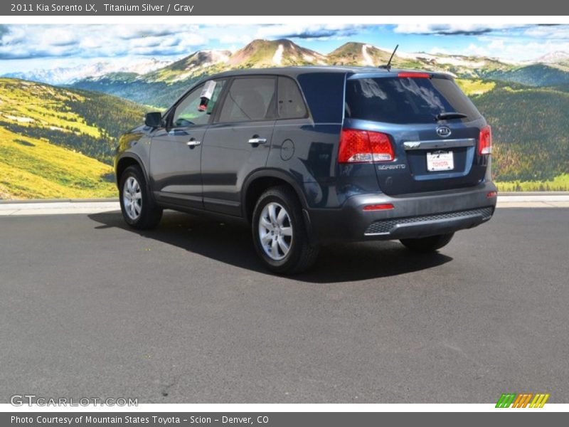 Titanium Silver / Gray 2011 Kia Sorento LX