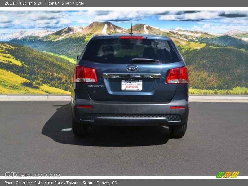 Titanium Silver / Gray 2011 Kia Sorento LX
