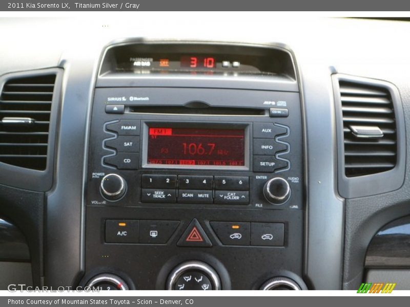 Titanium Silver / Gray 2011 Kia Sorento LX